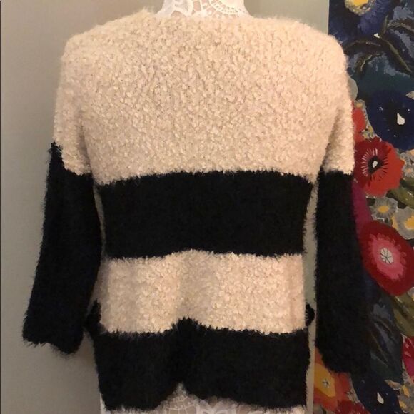 Black and cream striped cropped sweater - Picture 4 of 6